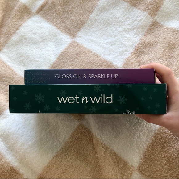 Wet n Wild Merry Pinkmas Kit & L.A. Colors Lip Gloss Set - Picture 3 of 3